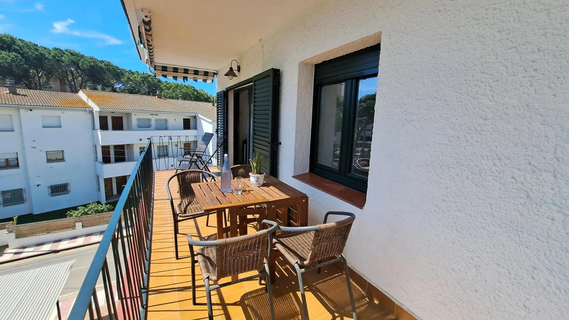 הקונטקטים של Apartament Empordanet
